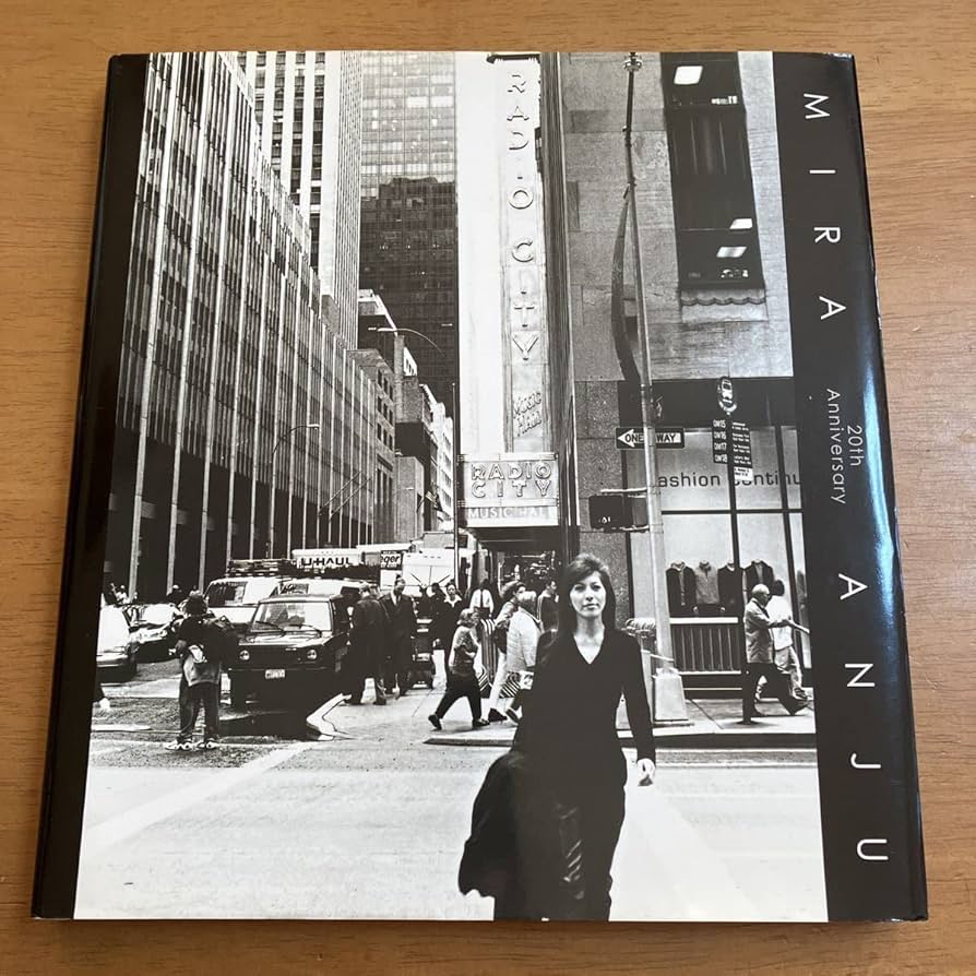 宝塚歌劇団 安寿ミラ 写真集 愛 アム Anju 1995年 ファンクラブ発行 宝塚歌劇団 安寿ミラ 写真集 愛 アム Anju 1995年 ファンクラブ